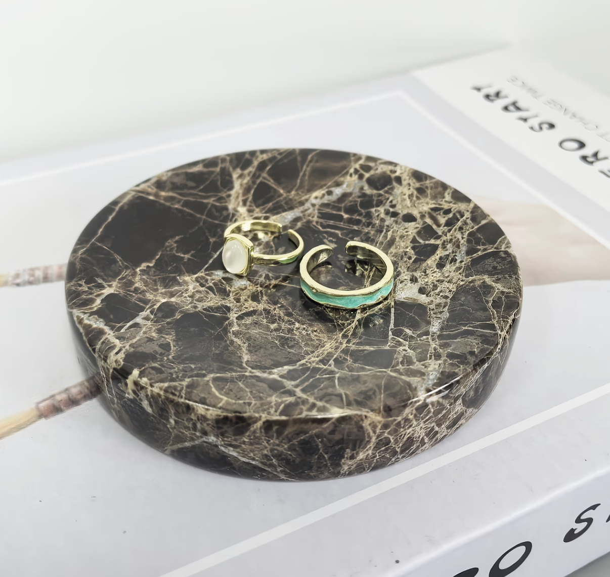 Carrara & Co. | Natural Marble Round Polished Stone Decorative Tray